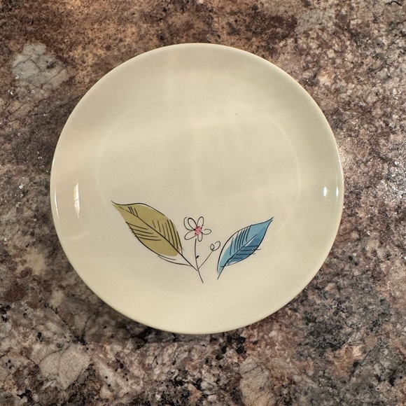 Vintage Salem China Company dinnerware in the "Biscayne" pattern - Picture 8 of 16